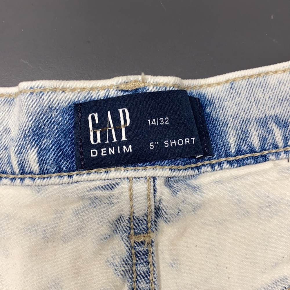 GAP shorts - Picture 2 of 7